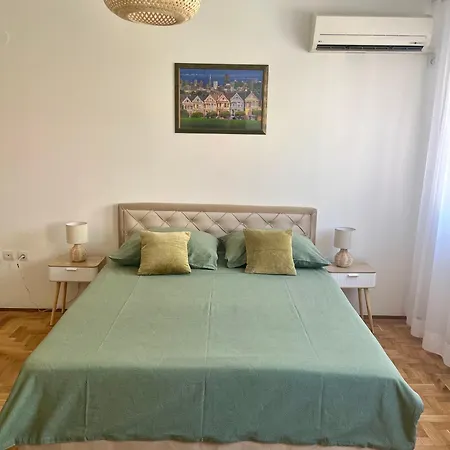 Tik-tak Center 公寓 *